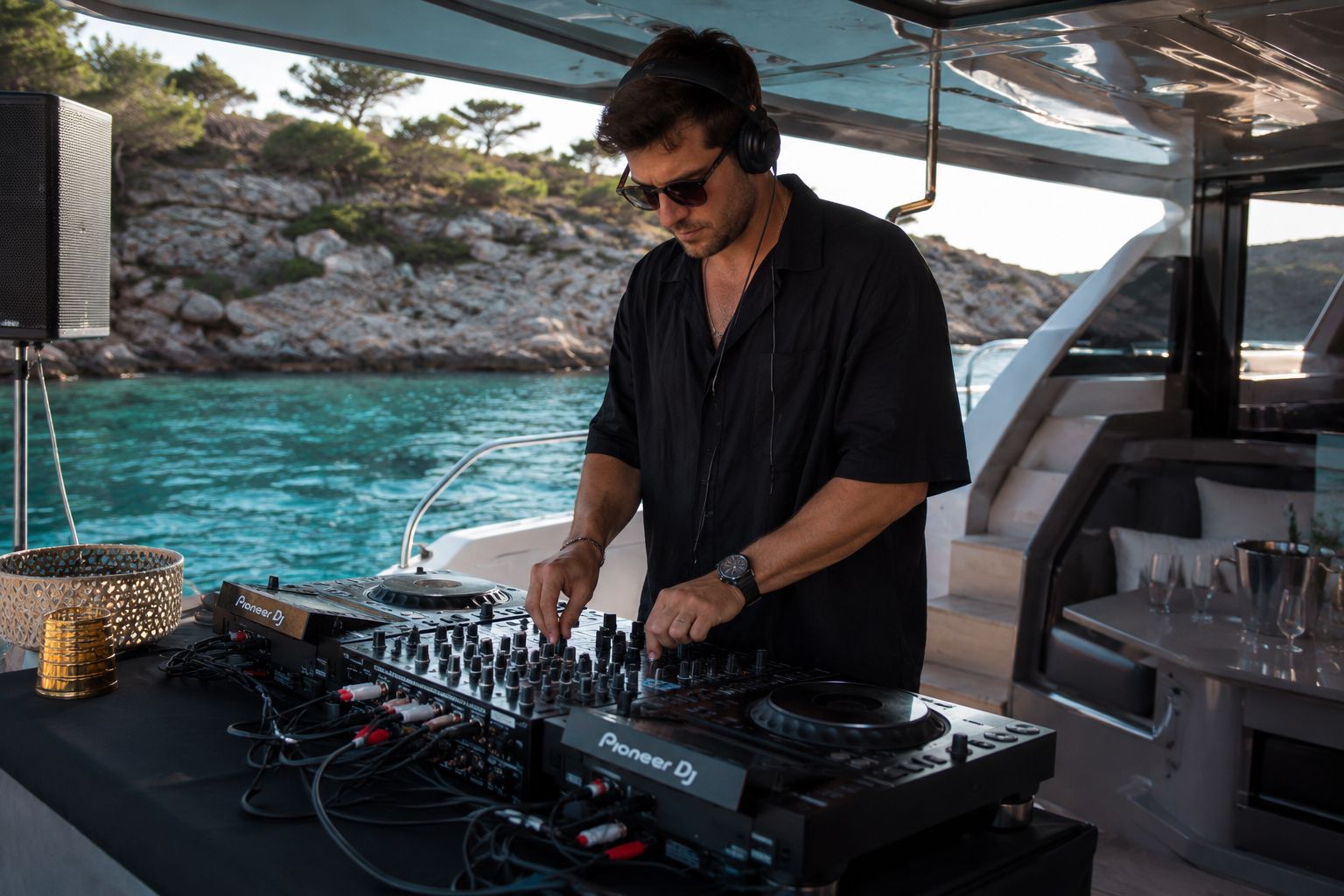 preparacion-dj-barco-ibiza.jpg