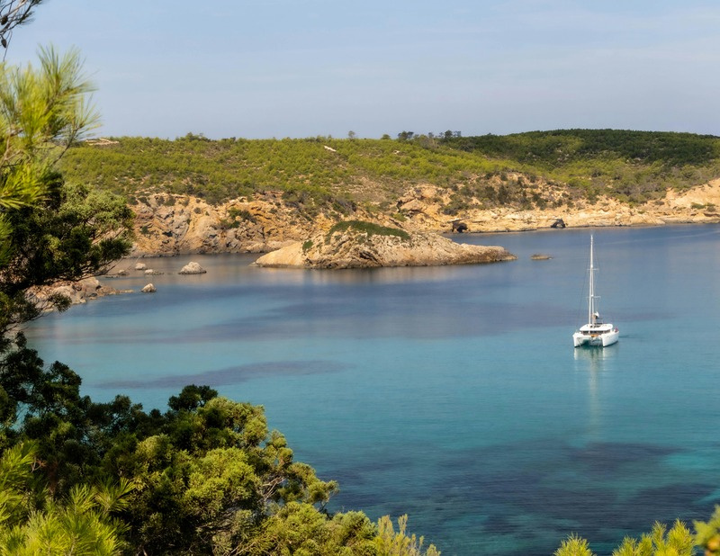 The Complete Guide to Yacht Charter in Ibiza in 2026